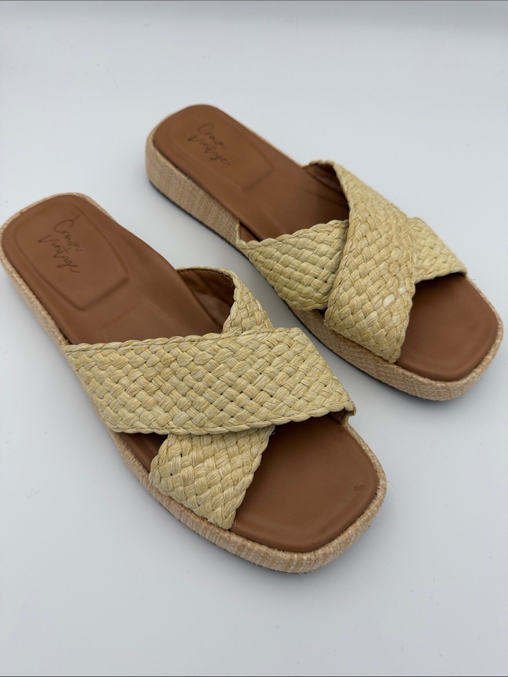 Crown vintage Luna sandals size 10 Woven platform slides